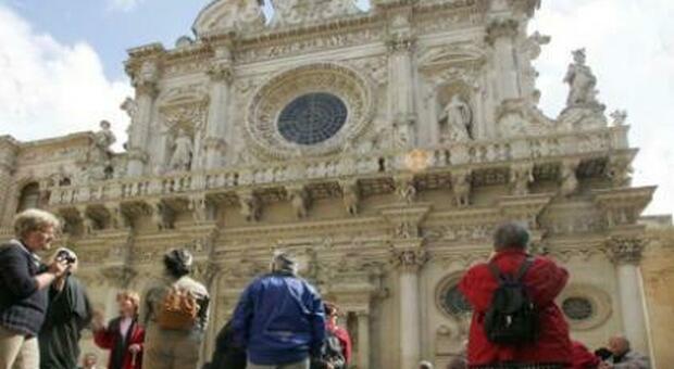 Lievita la tassa di soggiorno per i turisti che sceglieranno la città barocca: fino a 5 euro per le vacanze