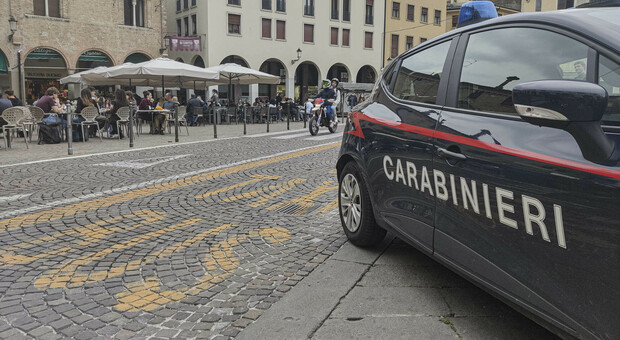 Atti osceni davanti ad una studentessa, i carabinieri trovano e arrestano il colpevole (foto d'archivio)