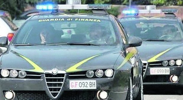 Nove chili di eroina nascosti in un borsone nell'auto: arrestato 29enne