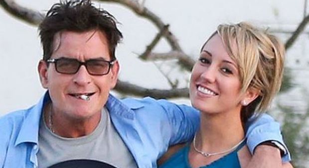 Charlie Sheen, intercettazione choc: "Pago anche 20 mila dollari per uccidere la mia ex"