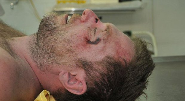 Firenze, quarantenne muore dopo l'arresto. Il fratello: è stato picchiato e preso a calci. Ci sono 2 video