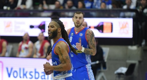 Nutribullet Treviso Basket saluta Adrian Banks e a sorpresa anche Paulius Sorokas. La rabbia dei tifosi: «Era l'unico da riconfermare»