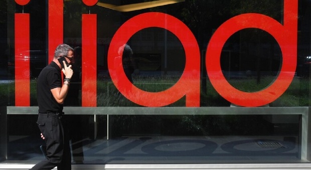 Iliad, proposta a Vodafone: unire le attività in Italia. L'obiettivo una newco al 50 per cento. Ecco cosa cambierebbe