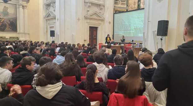 Concorso “Filosofia e Natura”: duecento alunni alla relazione di apertura di monsignor Piccinonna
