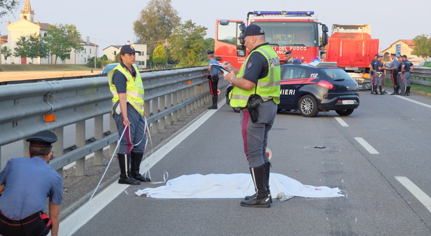 Carabiniere investito e ucciso da un camion durante i rilievi stradali