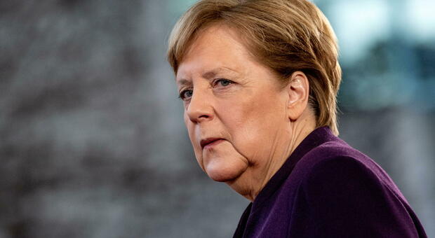 https://statics.cedscdn.it/photos/MED/43/59/8494359_22110814_angela_merkel.jpg