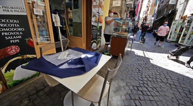 Fase 2 a Napoli, riaperture senza clienti: i ristoranti verso la resa