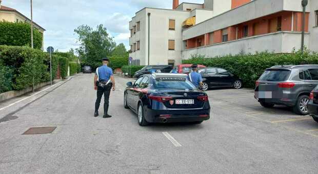 Tenta di derubare un'operaia nel cuore della notte a Castelfranco con una pistola giocattolo senza il tappo rosso: arrestato un 30enne