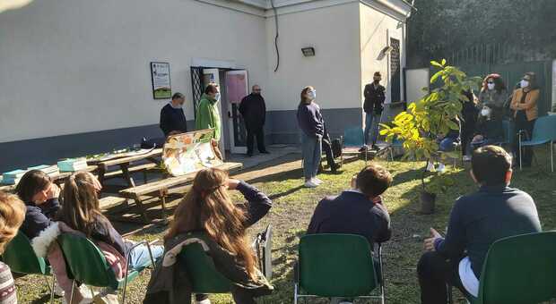 Nuovi alberi nel bene confiscato ai clan: iniziativa Legambiente e Libera all’ombra del Vesuvio