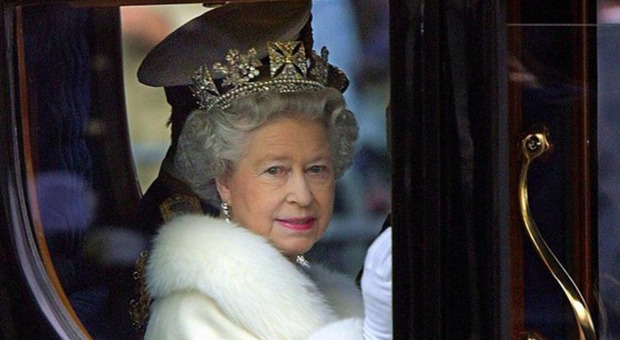 «La Regina Elisabetta ha sempre saputo di Camilla. Avrebbe preferito che Diana sposasse Andrea e non Carlo»
