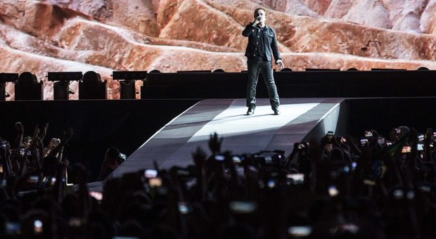Roma, gli U2 infiammano l'Olimpico: in 60mila per “The Joshua Tree Tour”
