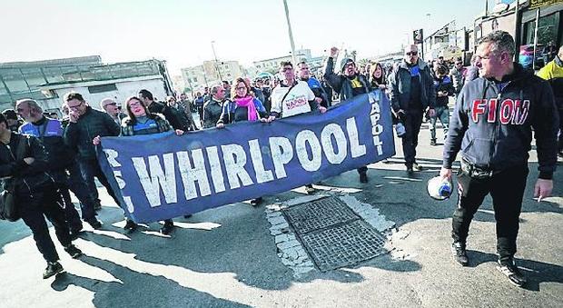 Whirlpool, l'allarme dei sindacati: «Senza risposte intervenga Conte»