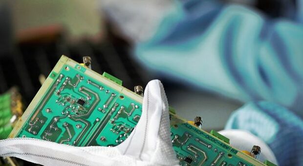Italia, governo tratta con Intel per stabilimento chip a Mirafiori o Catania