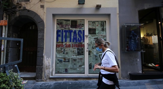 Commercio a Napoli, niente ripresa: i consumi sono crollati dell'80%