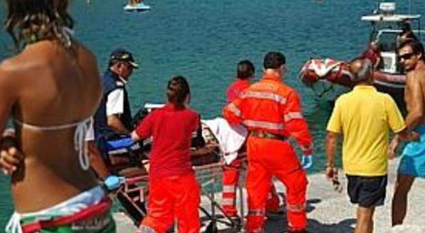 Ancona: ragazzino in acqua a Portonovo Scattano i soccorsi, portato all'ospedale
