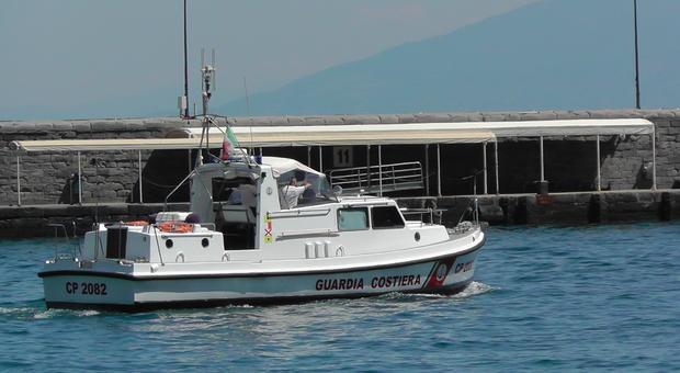 Skipper di 62 anni disperso in mare nelle acque di Capri