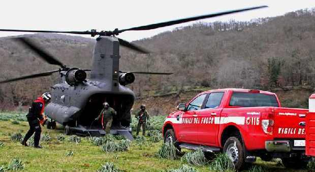 Soccorsi in area terremotata, l'Aviazione dell'esercito “trasporta” i vigili del fuoco