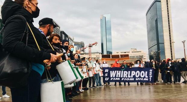 Whirlpool Napoli, rinviata l'udienza sul ricorso: «Ma i licenziamenti non sono bloccati»