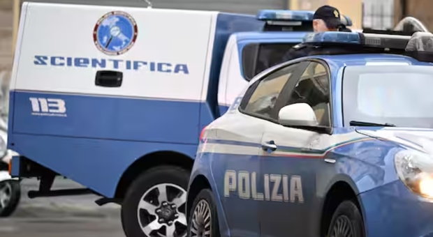 Omicidio in centro a Firenze, ragazzo di 19 anni accoltellato muore in strada