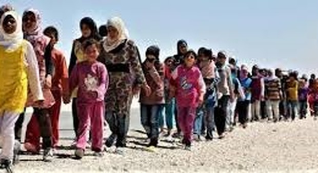 Siria, 270mila civili in fuga: la Giordania chiude le frontiere