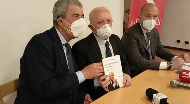 La democrazia secondo De Luca: il governatore presenta il suo nuovo libro