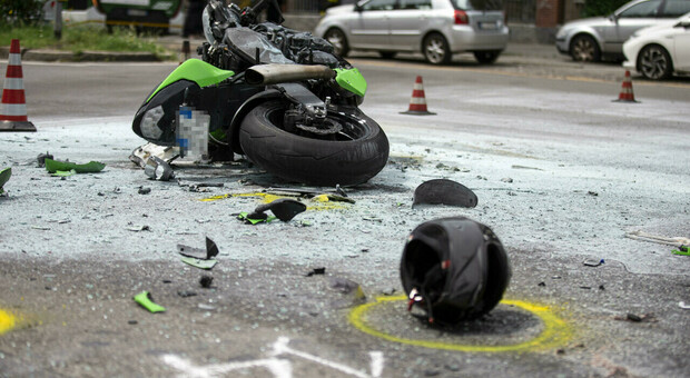 Lite choc al semaforo, motociclista investito e ucciso: arriva una mai condanna