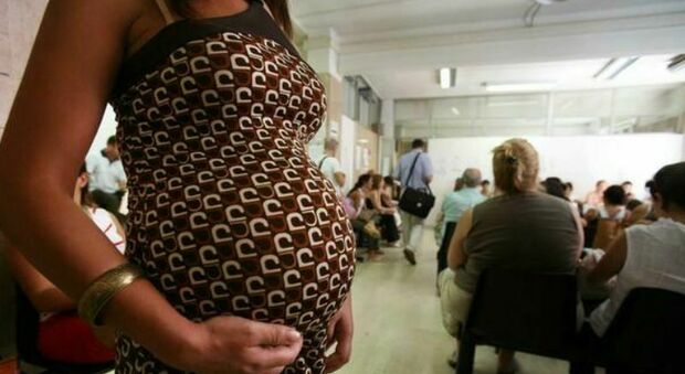 Scopre di essere incinta all'ottavo mese: l'incredibile storia di Marina diventata mamma a 26 anni
