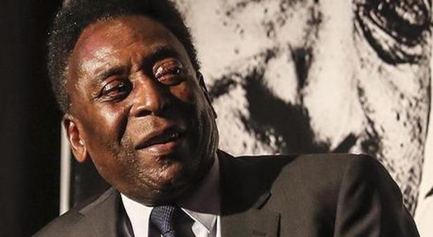 Paura per Pelé: ricoverato in ospedale dopo uno svenimento