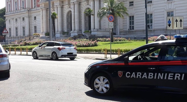 Via Napoli: minacce e insulti, parcheggiatore abusivo arrestato e condannato a 9 mesi