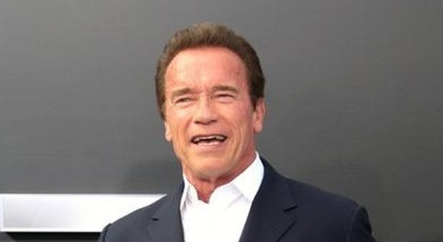 Il tutorial di Arnold Schwarzenegger per lavarsi le mani correttamente ai tempi del coronavirus