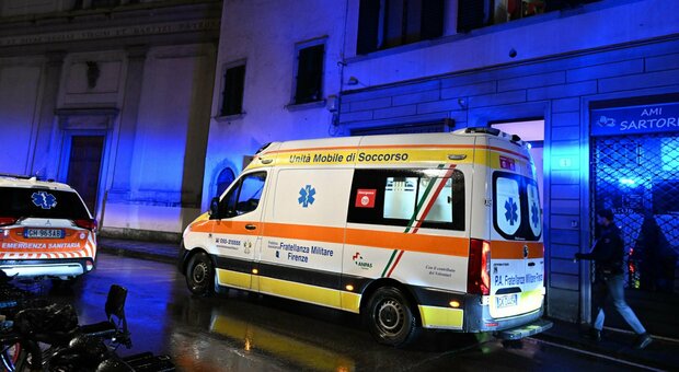 Omicidio nella notte a Firenze, ucciso a coltellate un 19enne: non si esclude aggressione per droga