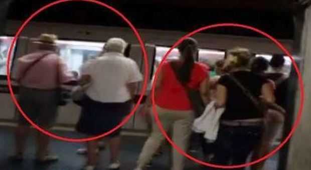 Gang di ladre a caccia di turisti tra metro e ristoranti: sette arresti a Roma