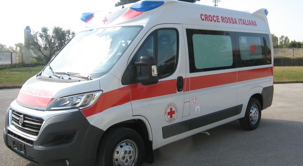 Napoli, ennesima aggressione a un'ambulanza: pugni all'autista