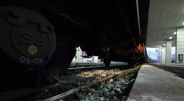 Investiti e uccisi da un treno, due morti sui binari a Pavia