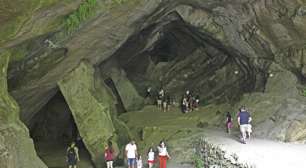 NUOVO INIZIO Il parco naturalistico delle grotte del Caglieron meta di numerosi visitatori