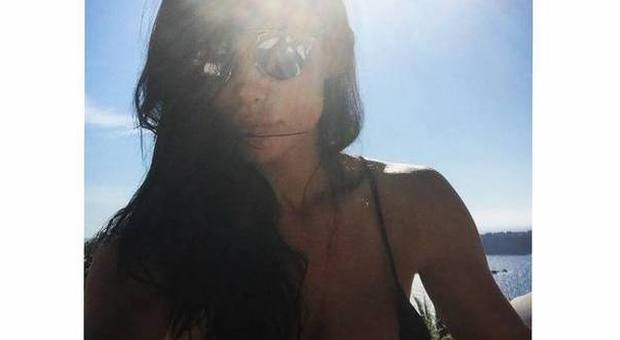 Nicole Minetti, seno esplosivo e curve mozzafiato a Ibiza