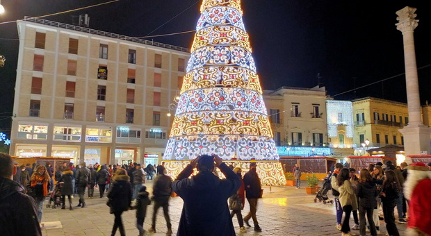 Addobbi natalizi in piazza Sant'Oronzo