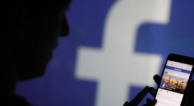 Offende la nuova moglie dell'ex marito su Facebook, 55enne viene arrestata