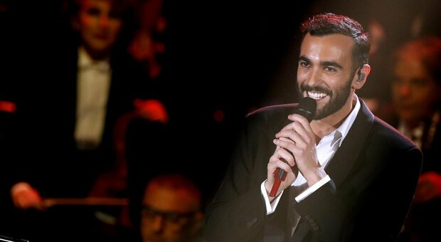Marco Mengoni, da X Factor al trionfo (10 anni fa) con "L'essenziale": chi è il cantante in gara a Sanremo 2023