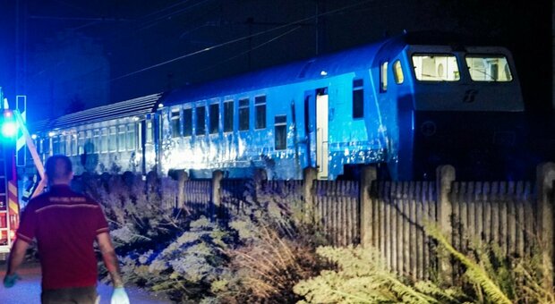 Treno deraglia a Torino, 5 morti: cosa è successo? Lavori, velocità o errore di comunicazione: le ipotesi