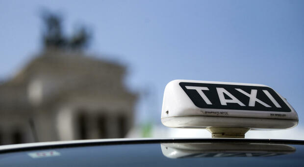 Taxi, ultimatum del governo ai comuni: «Subito le licenze». Il fronte dei sindaci diviso