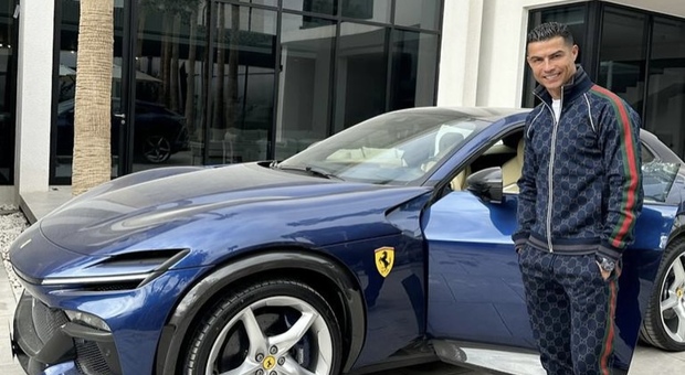 Cristiano Ronaldo arricchisce il suo garage con una Ferrari Purosangue Blu