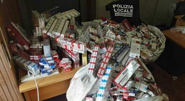 Contrabbando di sigarette a Napoli, sequestro di prodotti tossici a piazza Garibaldi