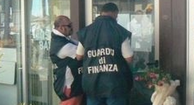 San Benedetto, blitz della Finanza tra bagnini e chalet: 240mila euro di multe per infrazioni e tasse non pagate