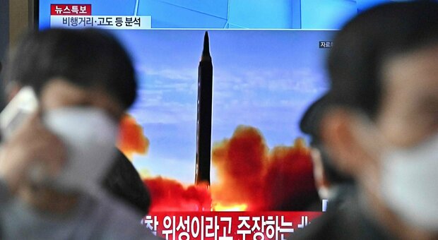 La Corea del Nord lancia un missile balistico intercontinentale: cade a 170Km dal Giappone.