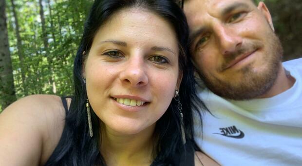 Terni, l'addio a Georgiana, morta un mese e mezzo dopo il parto: riposerà in Romania