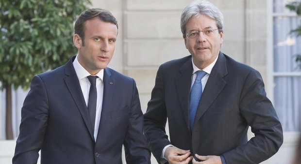 Macron-Gentiloni, asse per unione fiscale e monetaria. Emmanuel sui migranti: inascoltato grido d'aiuto dell'Italia