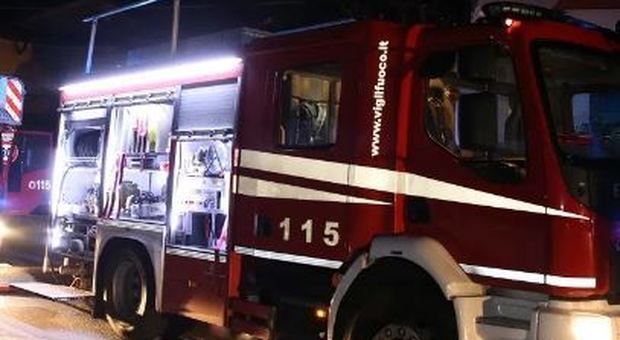 Porto Sant'Elpidio, utilitaria distrutta dall'incendio nella notte: si indaga sulle cause