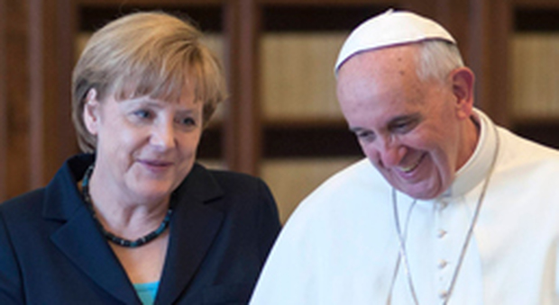 Papa e Merkel, telefonata con al centro la solidarieta verso i Paesi strangolati dal debito e la tenuta dell'Europa