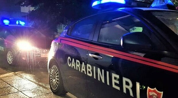 Ragazza fermata dai carabinieri: era in auto con due extracomunitari trovati con sostanze stupefacenti